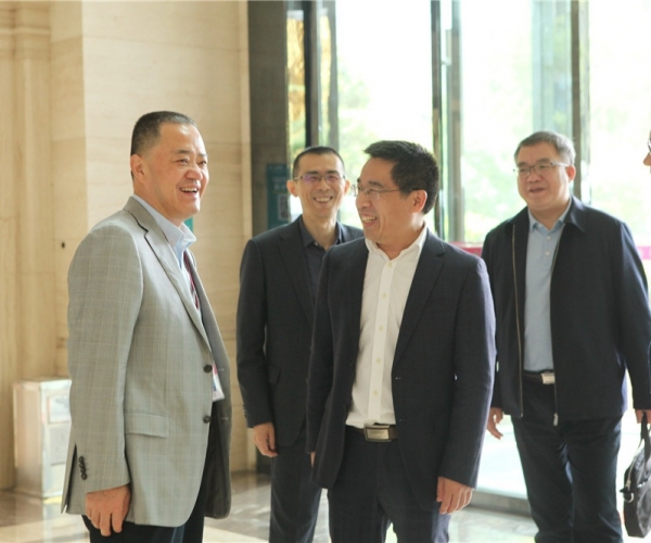 商务部国家茧丝绸协调办公室副司长陈平，，，，，，河池市委常委、副市长杜际鹏莅临调研指导