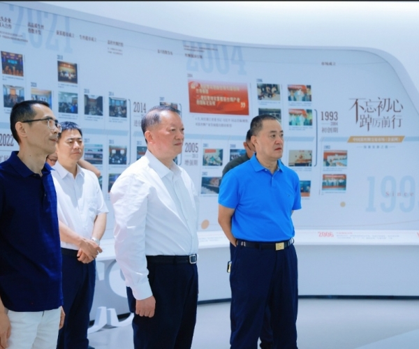 ?陈利众主席带队调研第一娱乐丝绸，，，，，，赋能丝绸经典工业?