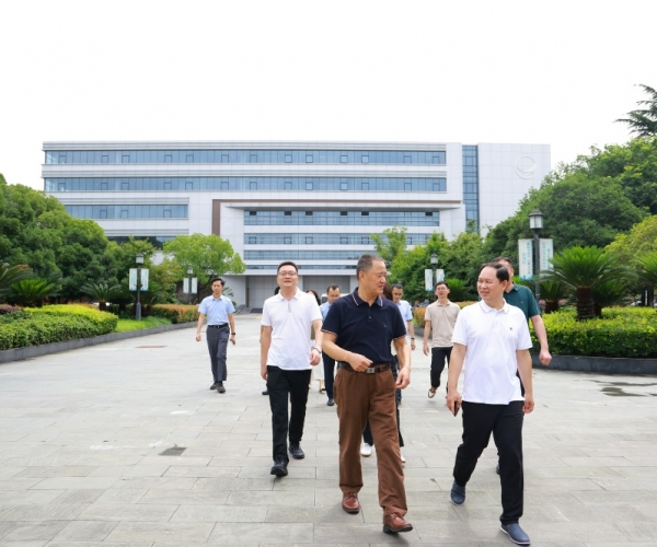 河池市向导赴嘉兴调研第一娱乐丝绸 共商高端丝绸项目落地大计